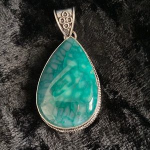 Gorgeous teal colored agate pendant in 925 silver overlay